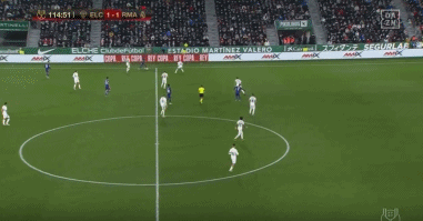 国产二游《白银之城》内测引热议 竟能被美腿boss一直踩