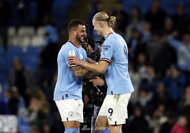 BLG被TES零封，打野脸探草丛，失误不断，又要背锅了